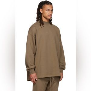 🛑 SOLD 🛑 NWT Essentials Wood Relaxed Crewneck Size M